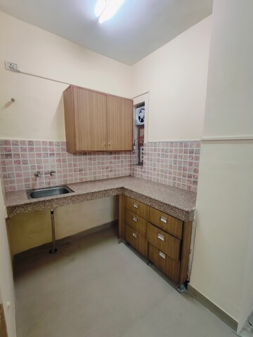 Kitchen in 1 BHK Builder Floor at Sushant Vyapaar Kendra, Sector 43 – for Rent
