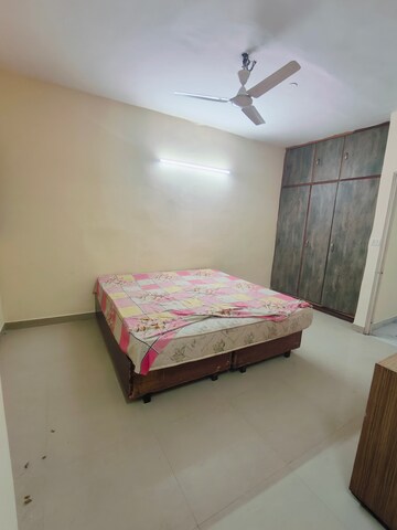 Bedroom in 1 BHK Builder Floor at Sushant Vyapaar Kendra, Sector 43 – for Rent