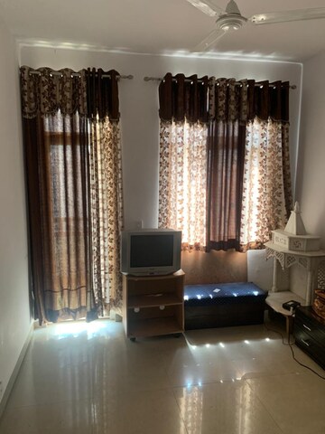 Living Room in 3 BHK Apartment at Gomti Nagar – for Rent