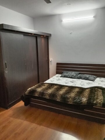 Bedroom in 3 BHK Apartment at Gomti Nagar – for Rent