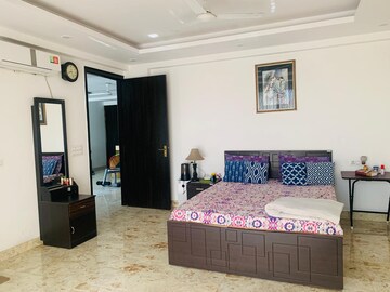 Bedroom in 2 BHK Builder Floor at Sushant Vyapaar Kendra, Sector 43 – for Rent