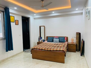 Bedroom in 2 BHK Builder Floor at Sushant Vyapaar Kendra, Sector 43 – for Rent