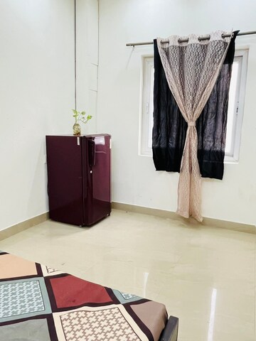 Furnished Amenities in 1 BHK Builder Floor at Sushant Vyapaar Kendra, Sector 43 – for Rent