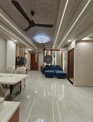 Living Room in 2.5 BHK Builder Floor at Sector 33 – for Sale