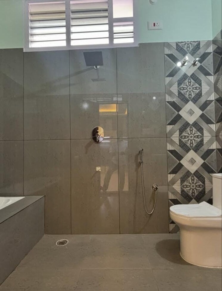 Bathroom, sector 33 2.5 Bedroom 2430 Sq.Ft. Builder Floor In Sector 33 Faridabad 8847411