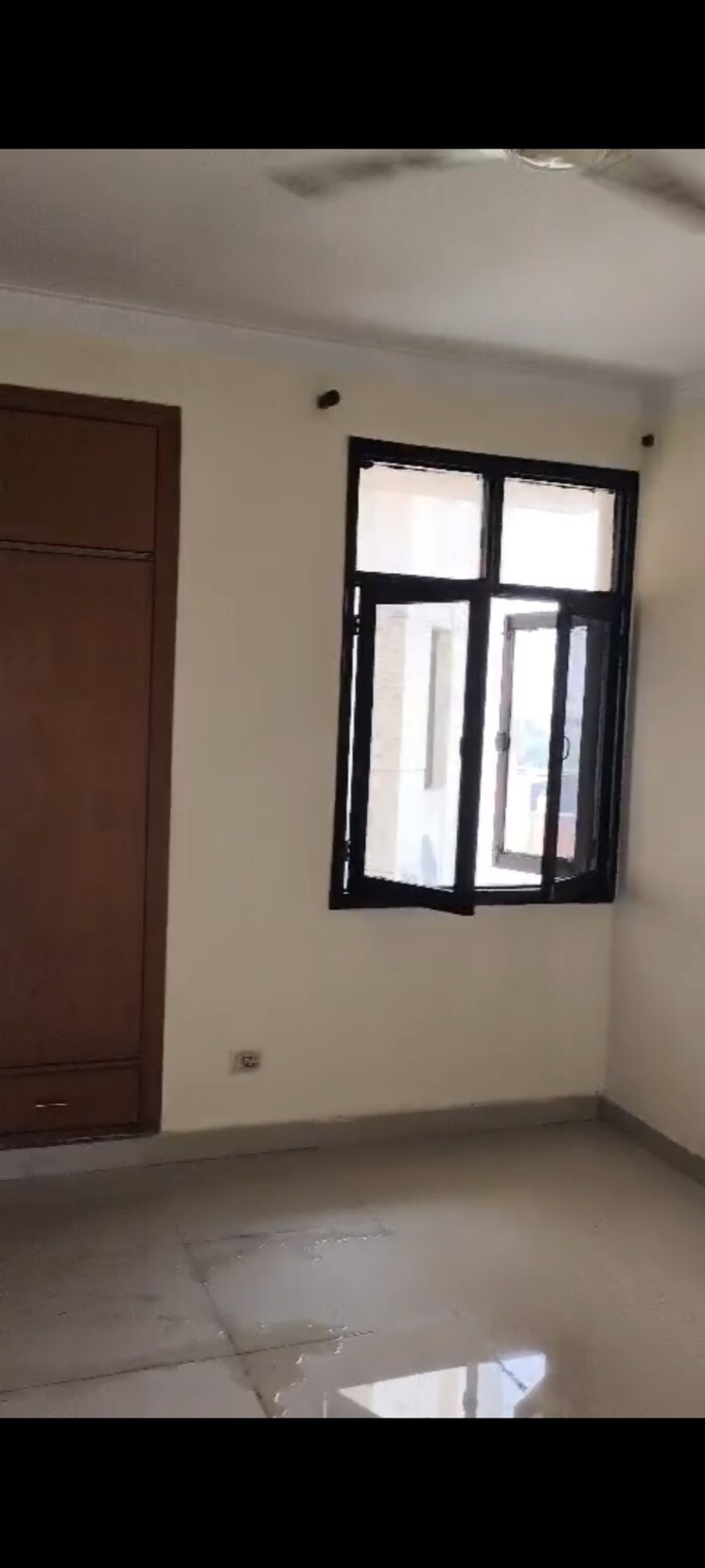 Room, purvanchal-silver-city 2.5 Bedroom 1135 Sq.Ft. Apartment In Sector 93 Noida 8847450