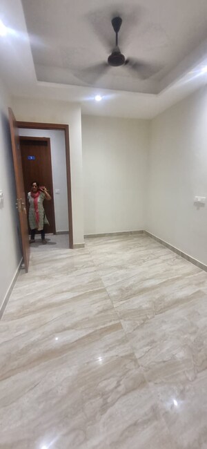 Room in 3 BHK Apartment at Pioneer Park Presidia, Sector 62 – for Sale