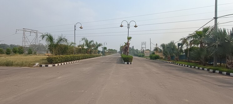 Nearby, gt road  150 Sq.Yd. Plot In Gt Road Amritsar 8847483