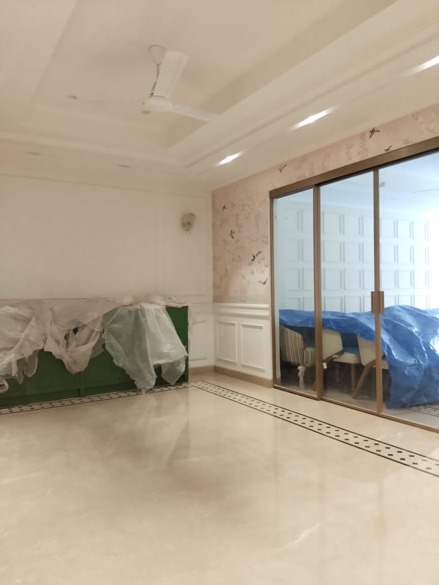 4 BHK + Pooja Room,Servant Room,Study Room,Extra Room Builder Floor For Sale in Sushant Lok I