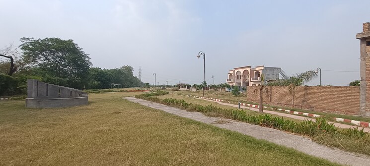 Garden, gt road  150 Sq.Yd. Plot In Gt Road Amritsar 8847483