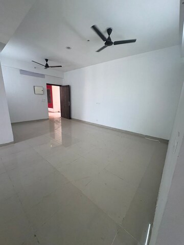 Room in 3 BHK Apartment at Ajnara Homes, Sector 16b Greater Noida – for Rent