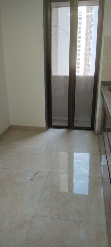 Room in 2 BHK Apartment at Sunteck Maxxworld, Tivri – for Rent