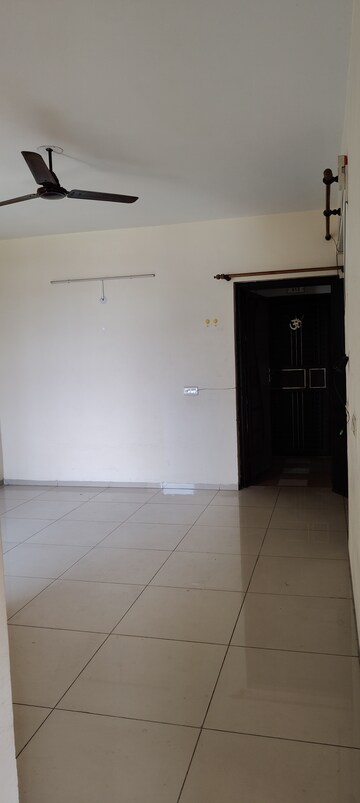 Room in 2 BHK Apartment at Wave Dream Homes, Wave City – for Rent