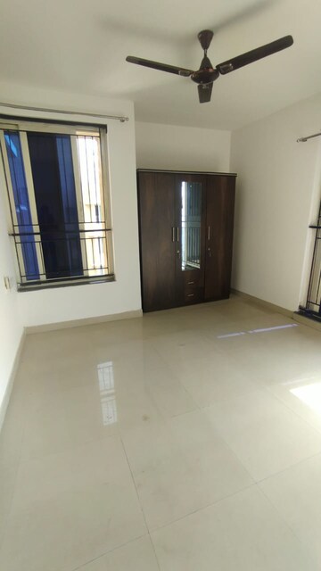 Room in 3 BHK Apartment at Rustomjee Athena, Majiwada – for Rent