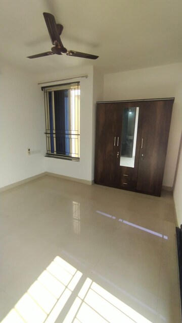 Room in 3 BHK Apartment at Rustomjee Athena, Majiwada – for Rent