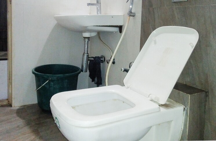 Bathroom, thane west Pg For Girls In Thane West 8847594