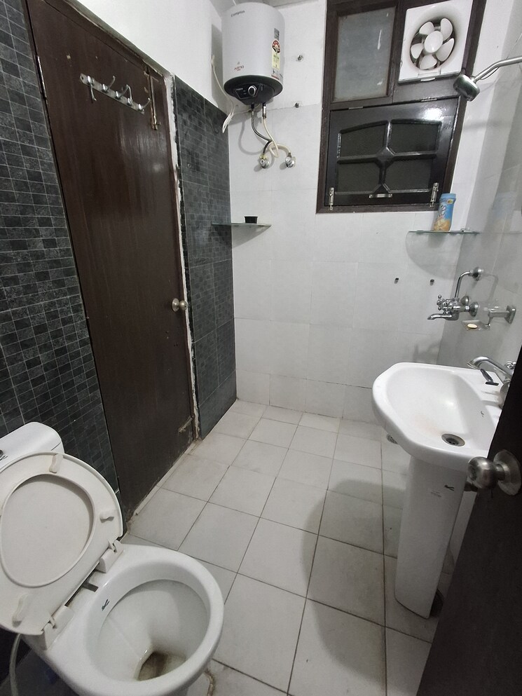 Bathroom, dhakoli 3 Bedroom 1550 Sq.Ft. Apartment In Dhakoli Zirakpur 8847622