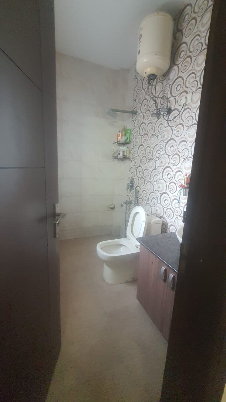 Bathroom, unitech-singleton-floors-south-city 3 Bedroom 1600 Sq.Ft. Builder Floor In Sector 50 Gurgaon 8847649