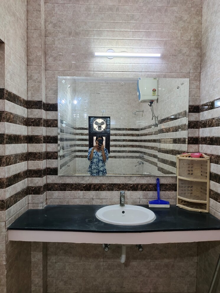Bathroom, sector 36 2 Bedroom 1600 Sq.Ft. Independent House In Sector 36 Noida 8847654