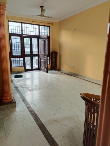 Room in 2 BHK Independent House at Sector 36 – for Rent