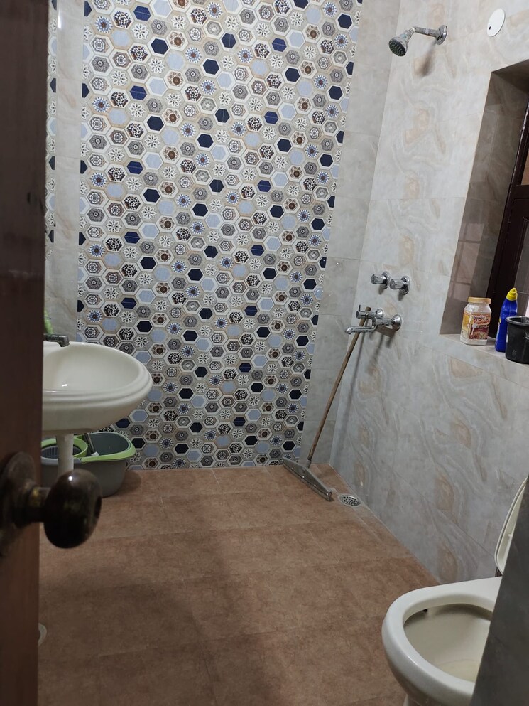 Bathroom, sector 36 2 Bedroom 1600 Sq.Ft. Independent House In Sector 36 Noida 8847654