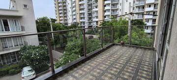 Balcony in 3 BHK Builder Floor at BPTP Amstoria, Sector 102 – for Rent