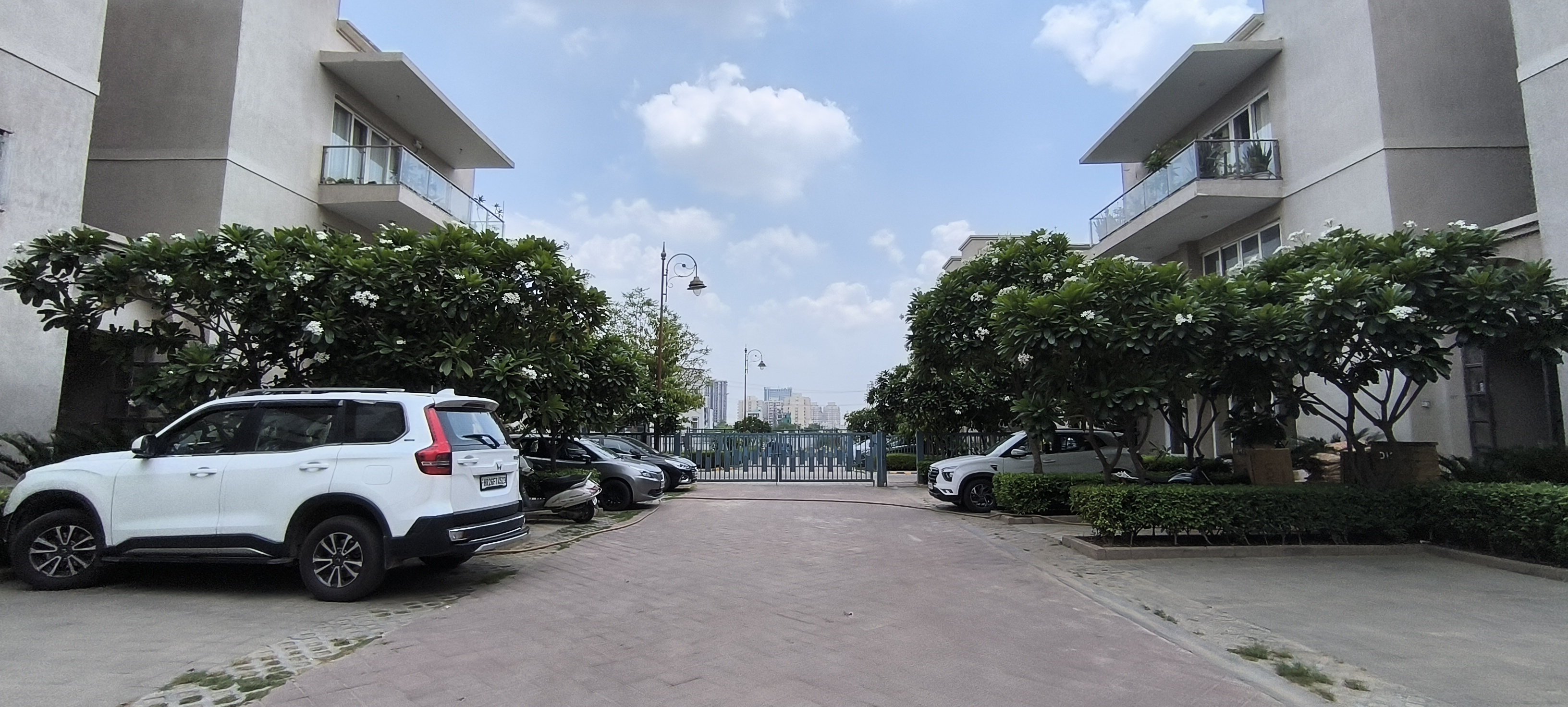 3 BHK + Servant Room,Extra Room Builder Floor For Rent in BPTP Amstoria