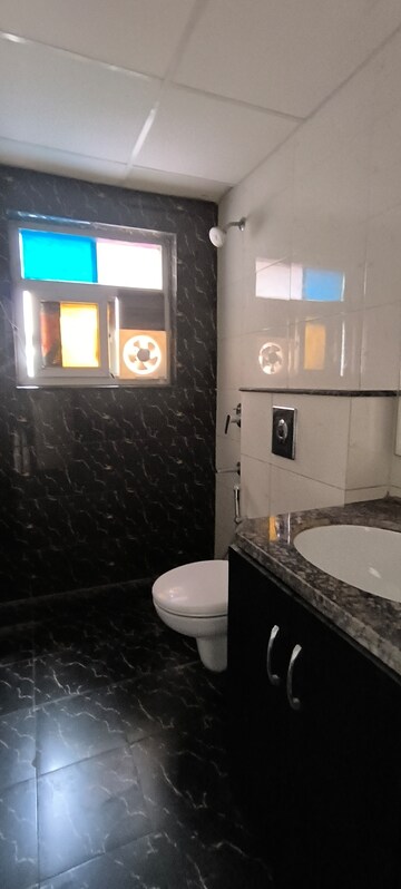 Bathroom in 3 BHK Builder Floor at BPTP Amstoria, Sector 102 – for Rent