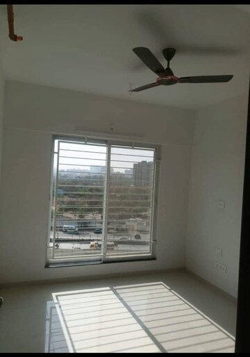 Room in 2 BHK Apartment at Goel Ganga Altus, Kharadi – for Rent