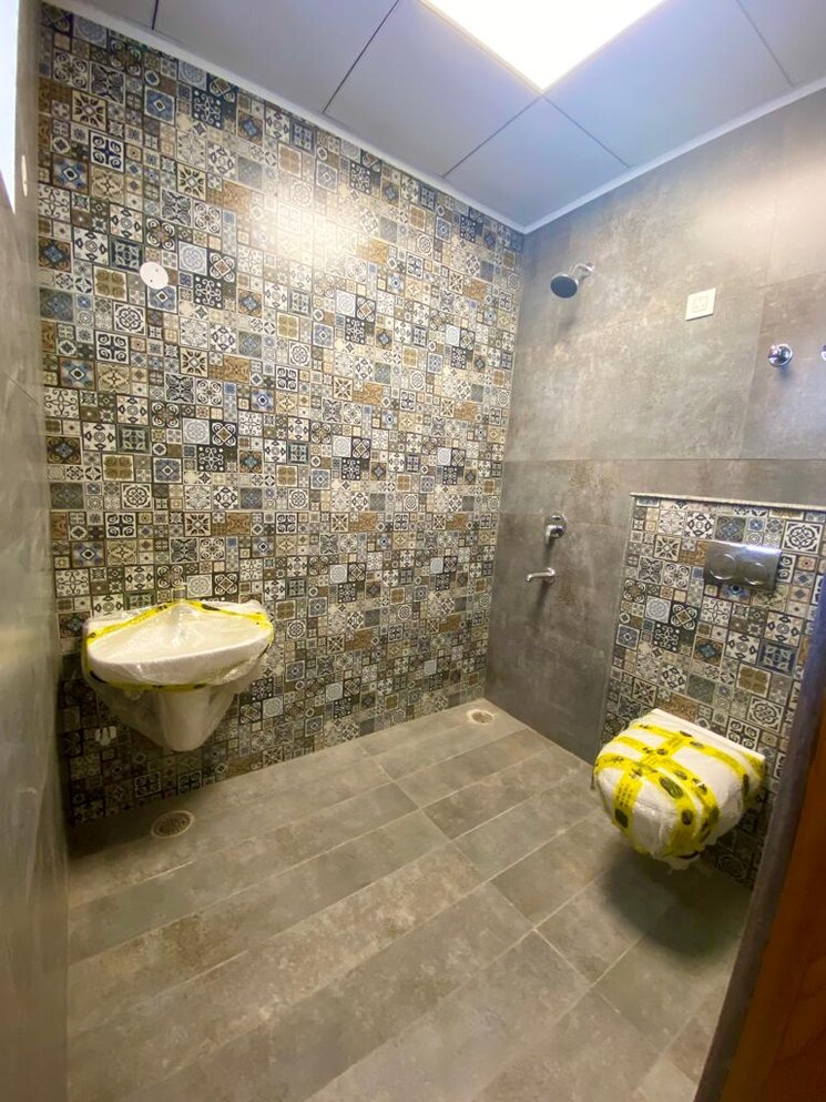 Bathroom, aerocity 3 Bedroom 136 Sq.Yd. Apartment In Aerocity Mohali 8847663