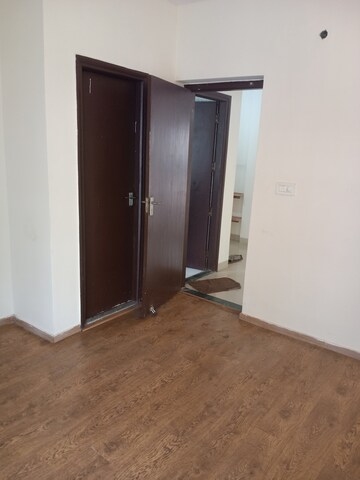 Room in 3 BHK Independent House at Sector 84 – for Rent