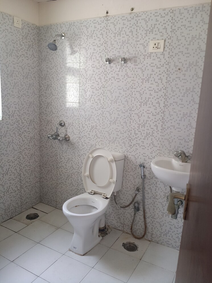 Bathroom, sector 84 3 Bedroom 1487 Sq.Ft. Independent House In Sector 84 Faridabad 8847862