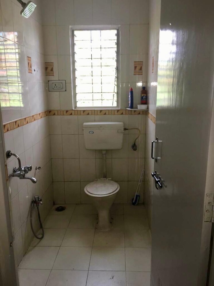 Bathroom, rambaug colony 2.5 Bedroom 1240 Sq.Ft. Apartment In Rambaug Colony Pune 8847800