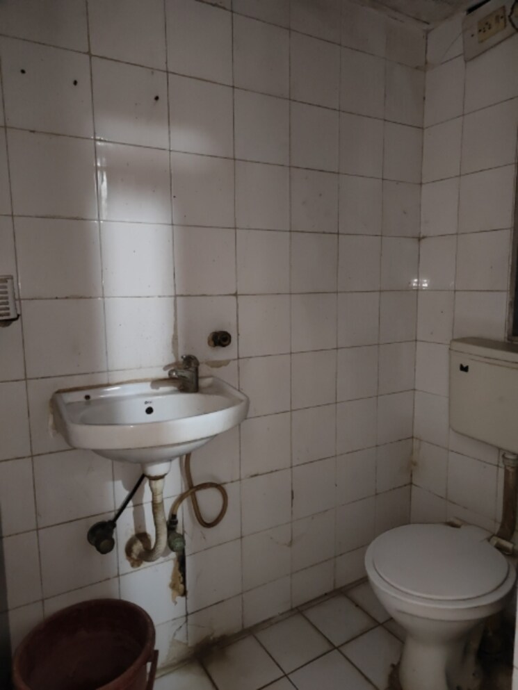 Bathroom, golden-isle 1 RK 340 Sq.Ft. Apartment In Goregaon East Mumbai 8847883