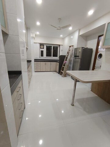 Team Area in 3 BHK Apartment at Rajat Apartments, Malabar Hill – for Rent
