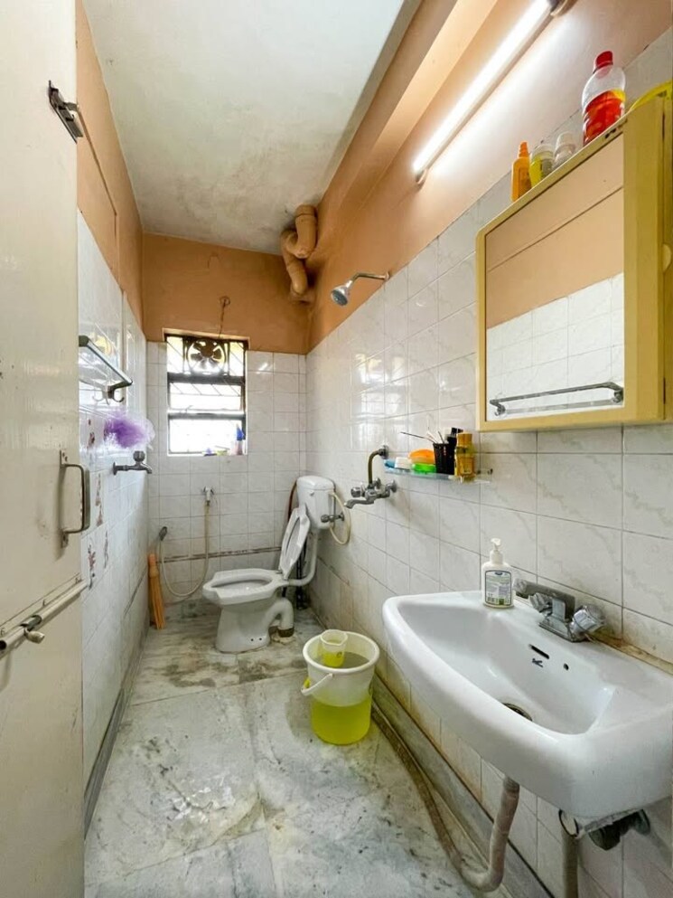 Bathroom, sakher bazar 3 Bedroom 1525 Sq.Ft. Builder Floor In Sakher Bazar Kolkata 8848002