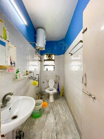Team Area in 3 BHK Builder Floor at Sakher Bazar – for Sale