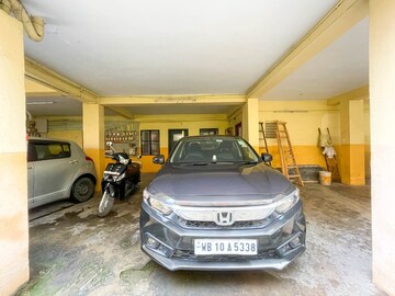 Parking in 3 BHK Builder Floor at Sakher Bazar – for Sale