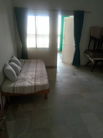 Room in 2 BHK Apartment at Vastrapur – for Rent