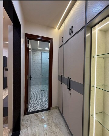 Building Lobby in 2.5 BHK Builder Floor at Sector 39 – for Rent