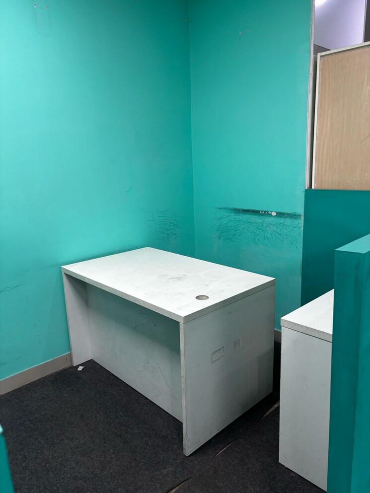 Team Area, beaver-the-corenthum Commercial Office Space 1132 Sq.Ft. In Wazidpur Noida 8848102