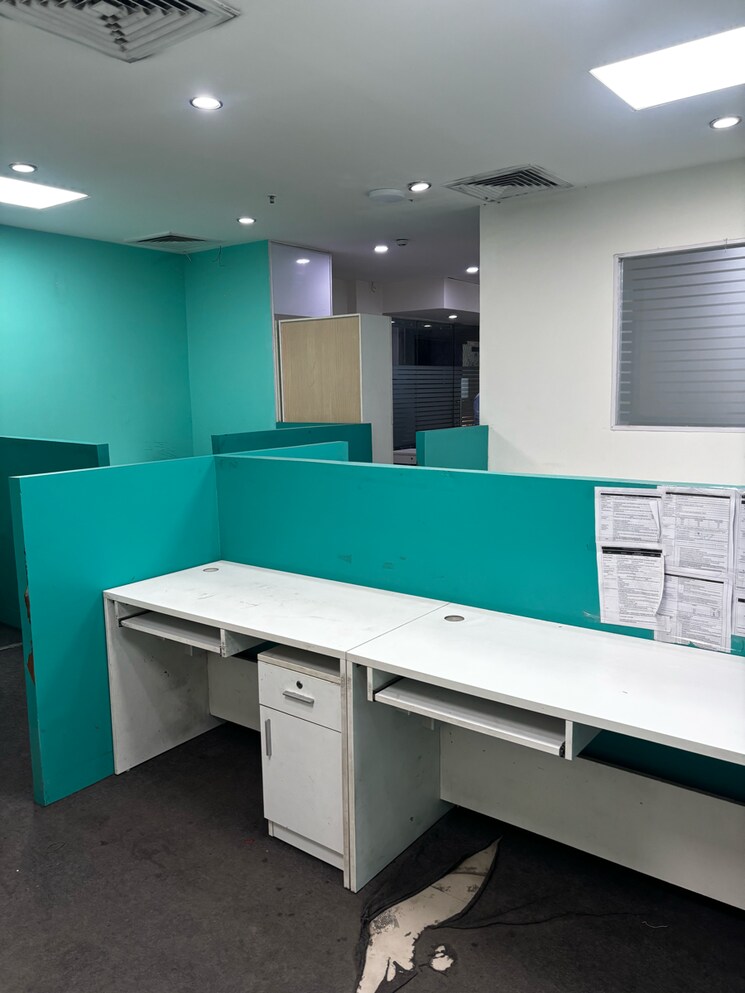 Team Area, beaver-the-corenthum Commercial Office Space 1132 Sq.Ft. In Wazidpur Noida 8848102