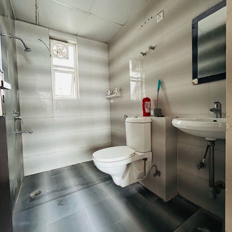 Bathroom, parker-white-lily 3.5 Bedroom 2100 Sq.Ft. Apartment In Omaxe City Sonipat 8848103