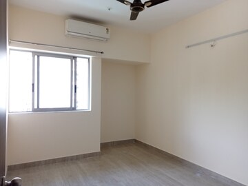 Room in 2 BHK Apartment at Lodha Luxuria Priva, Majiwada – for Sale