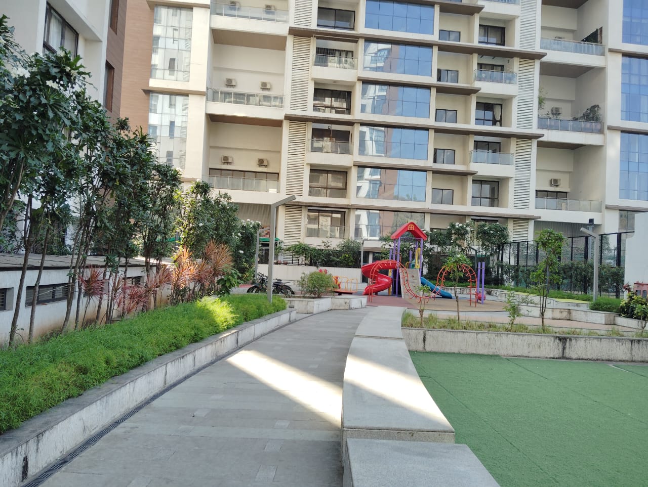 3 BHK + Servant Room 1100 Sq.Ft. Apartment in Gera Isle Royale