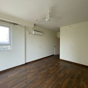 Room in 3 BHK Apartment at Conscient Heritage Max, Sector 102 – for Sale