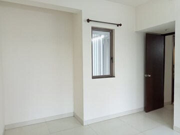 Room in 2 BHK Apartment at Lodha Casa Viva, Majiwada – for Sale