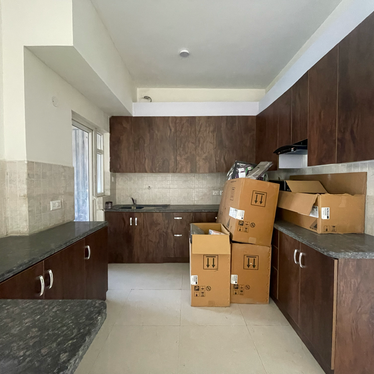 3 BHK + Servant Room,Study Room Builder Floor For Sale in BPTP Amstoria