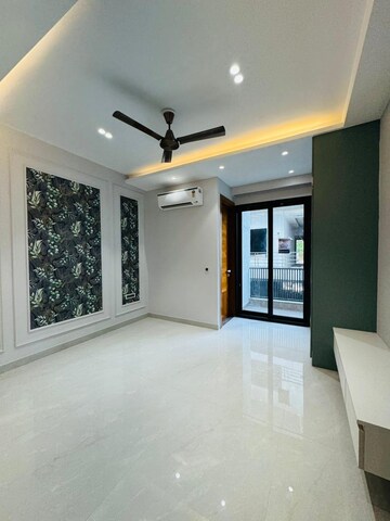 Room in 4 BHK Builder Floor at Ansal API Esencia, Sector 67 – for Sale