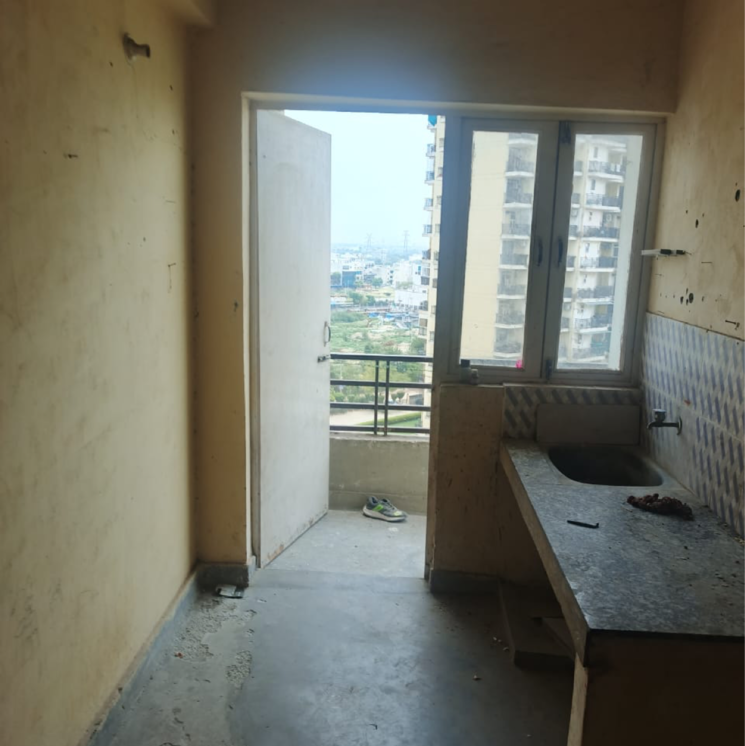 Room, slf-anushree 1 RK 300 Sq.Ft. Apartment In Sector 75 Faridabad 8848209